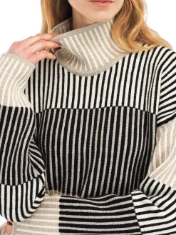 Dale of Norway Turtle-Neck^Skarstind Women's Sweater Offwhite Sand